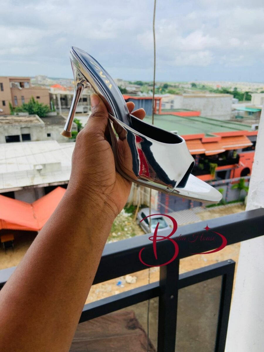 Sandales à talons ouverts