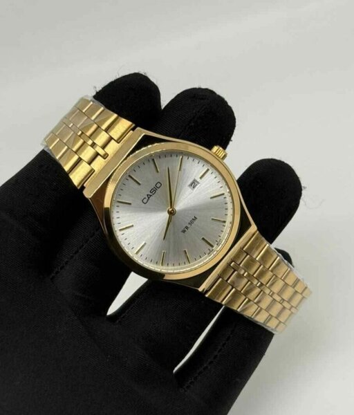 Montre Dorée Casio Élégante