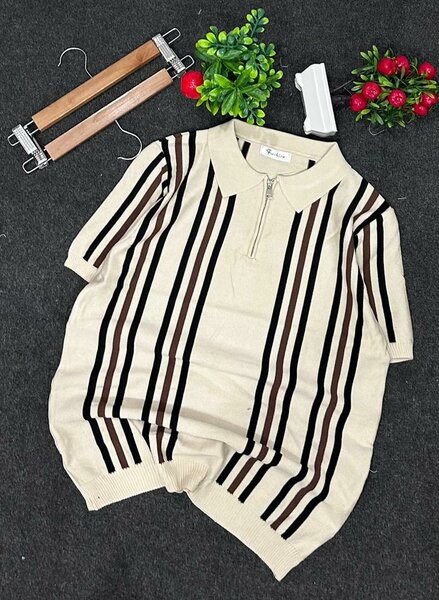Polo rayé en tricot léger