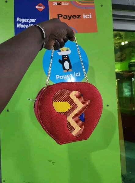 Sac à main en forme de cœur africain