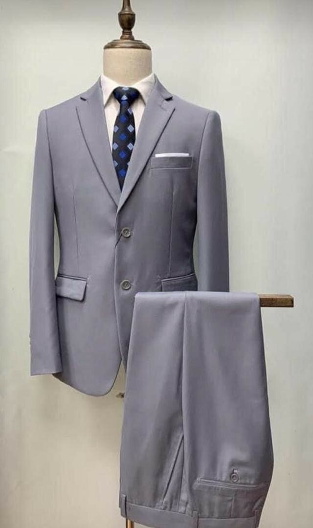 Costume élégant homme classique