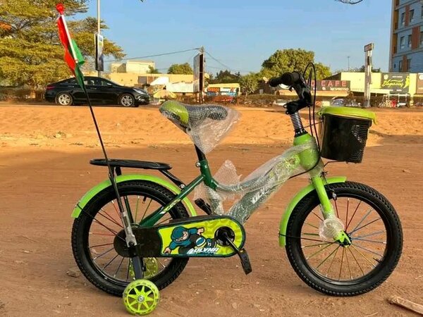 Vélo enfant vert résistant