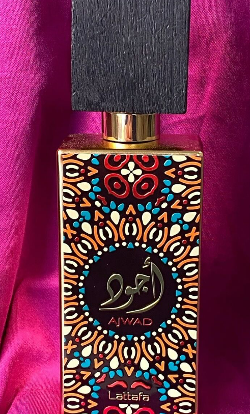 Ajwad by Lattafa Perfumes is a Woody Aromatic fragrance for women and men.