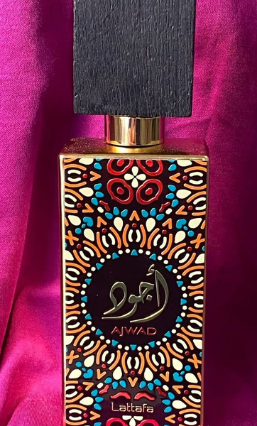Ajwad by Lattafa Perfumes is a Woody Aromatic fragrance for women and men.
