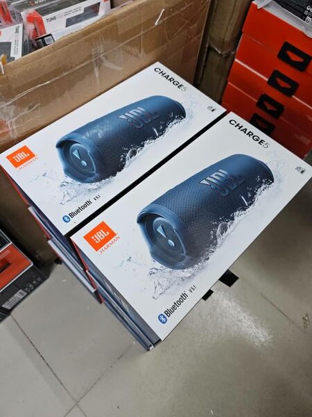 JBL Charge 5 blue