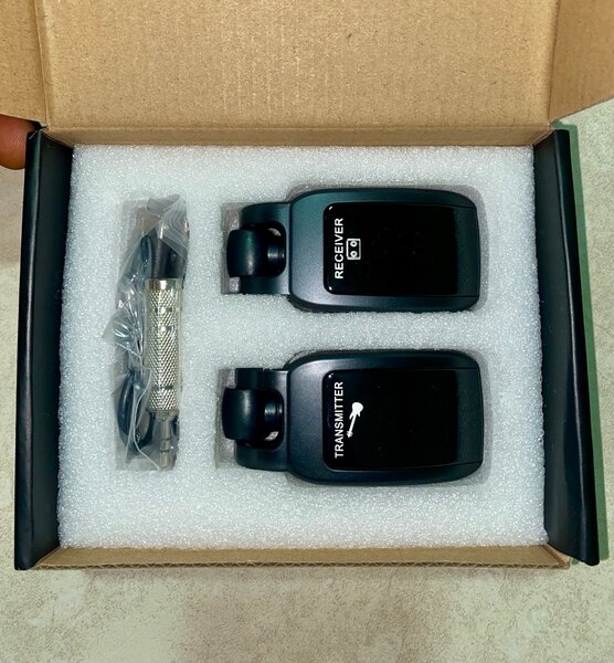 WIRELESS GUITAR TRANSMITTER & RECEIVER