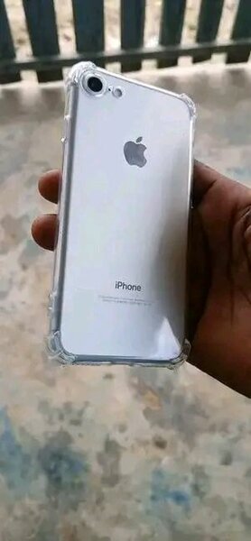 Apple iPhone avec coque