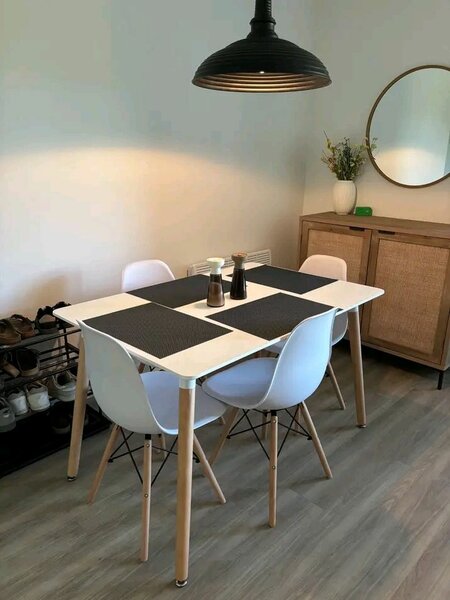 Table à manger moderne