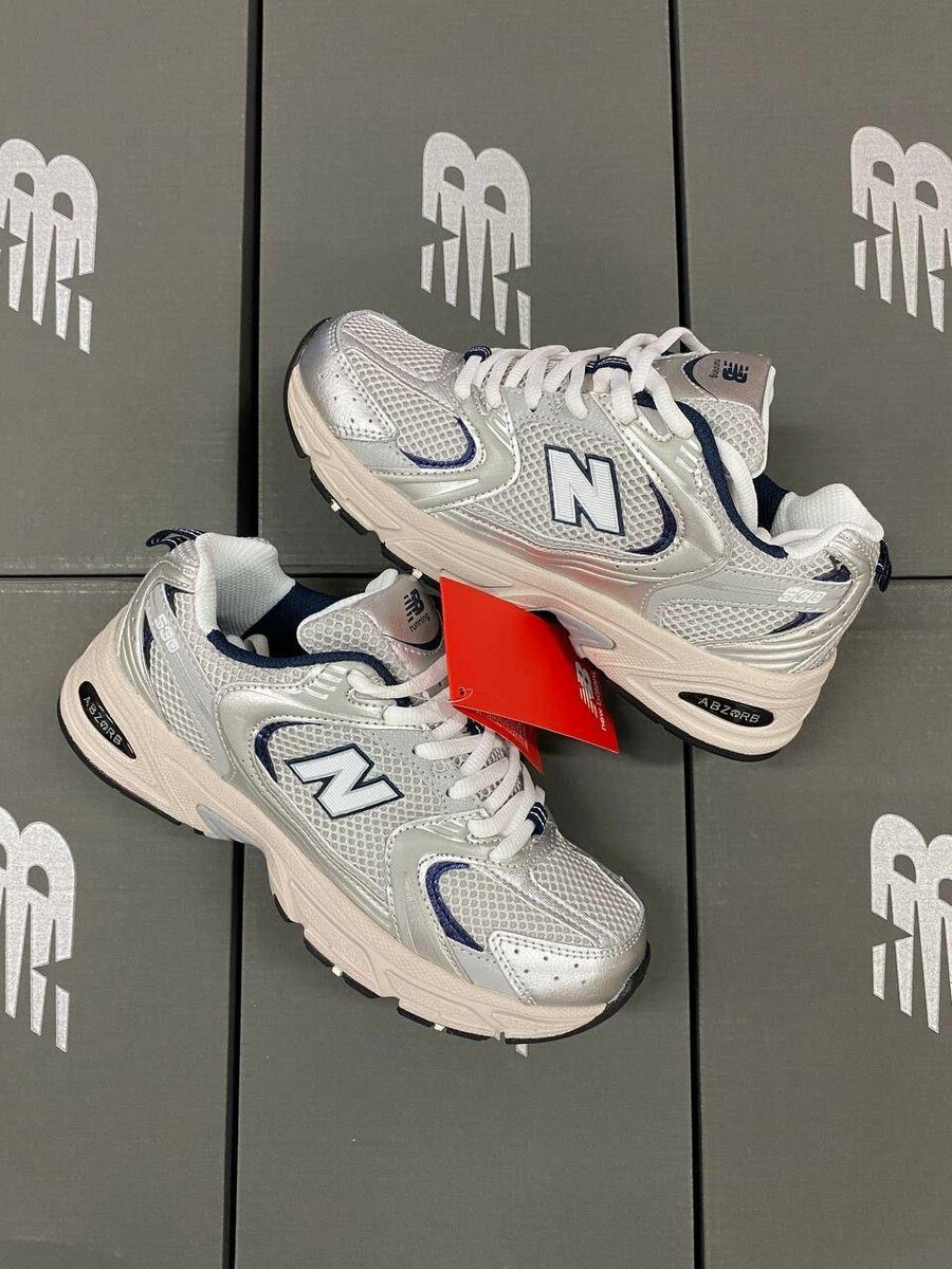 New Balance 530 dans carton