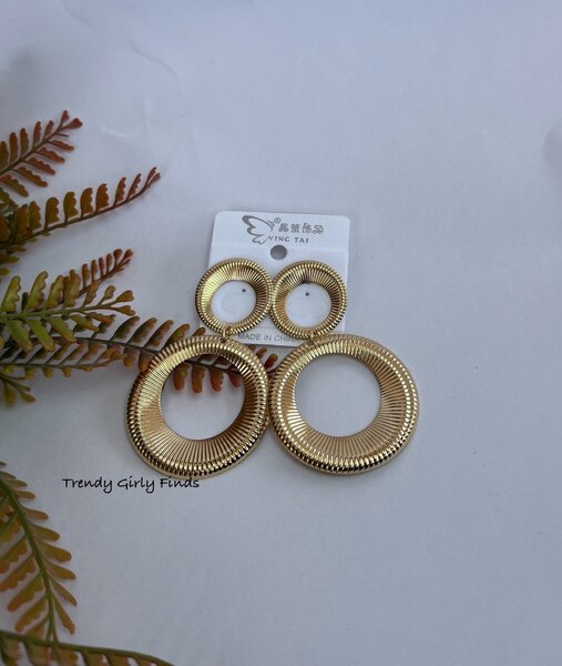 ACHEAMPOMAA Statement earrings