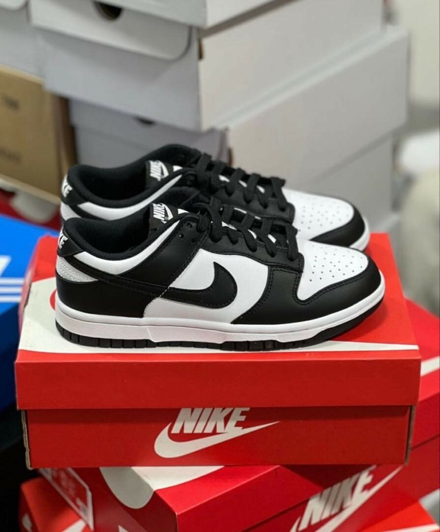 NIKE SB BLACK AND WHITE