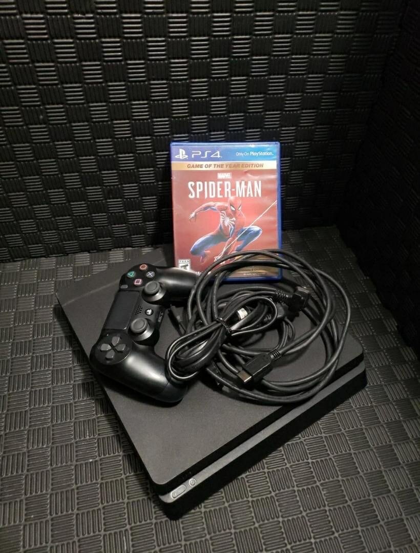 PlayStation 4 slim - 01 CD