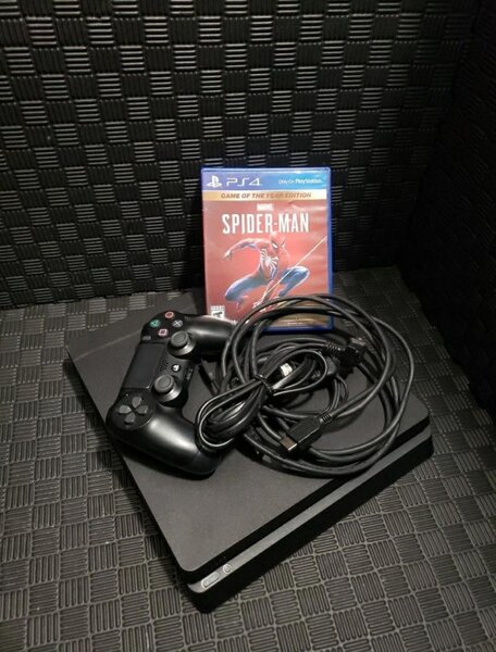 PlayStation 4 slim - 01 CD