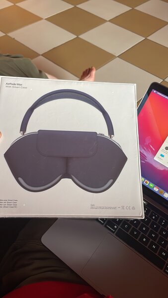 AirPods Max Smart Case