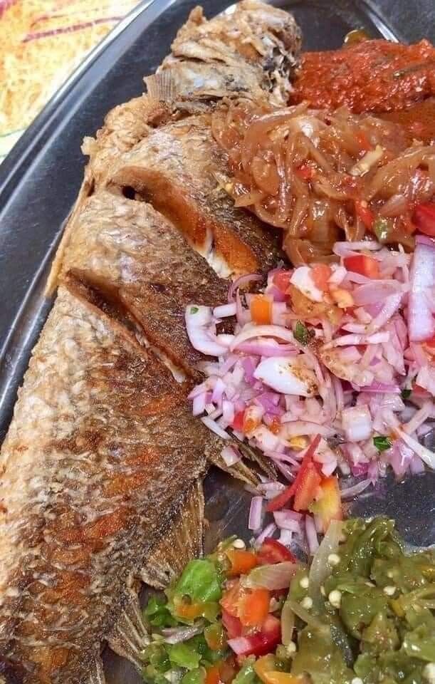 Poisson grillé succulent avec accompagnements