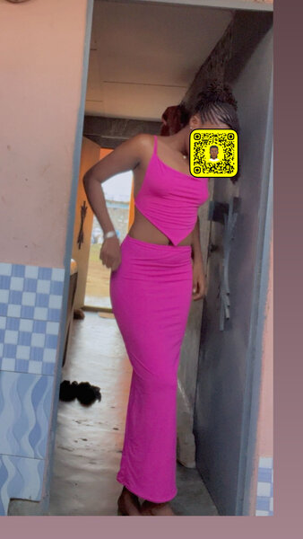 Robe longue découpée rose