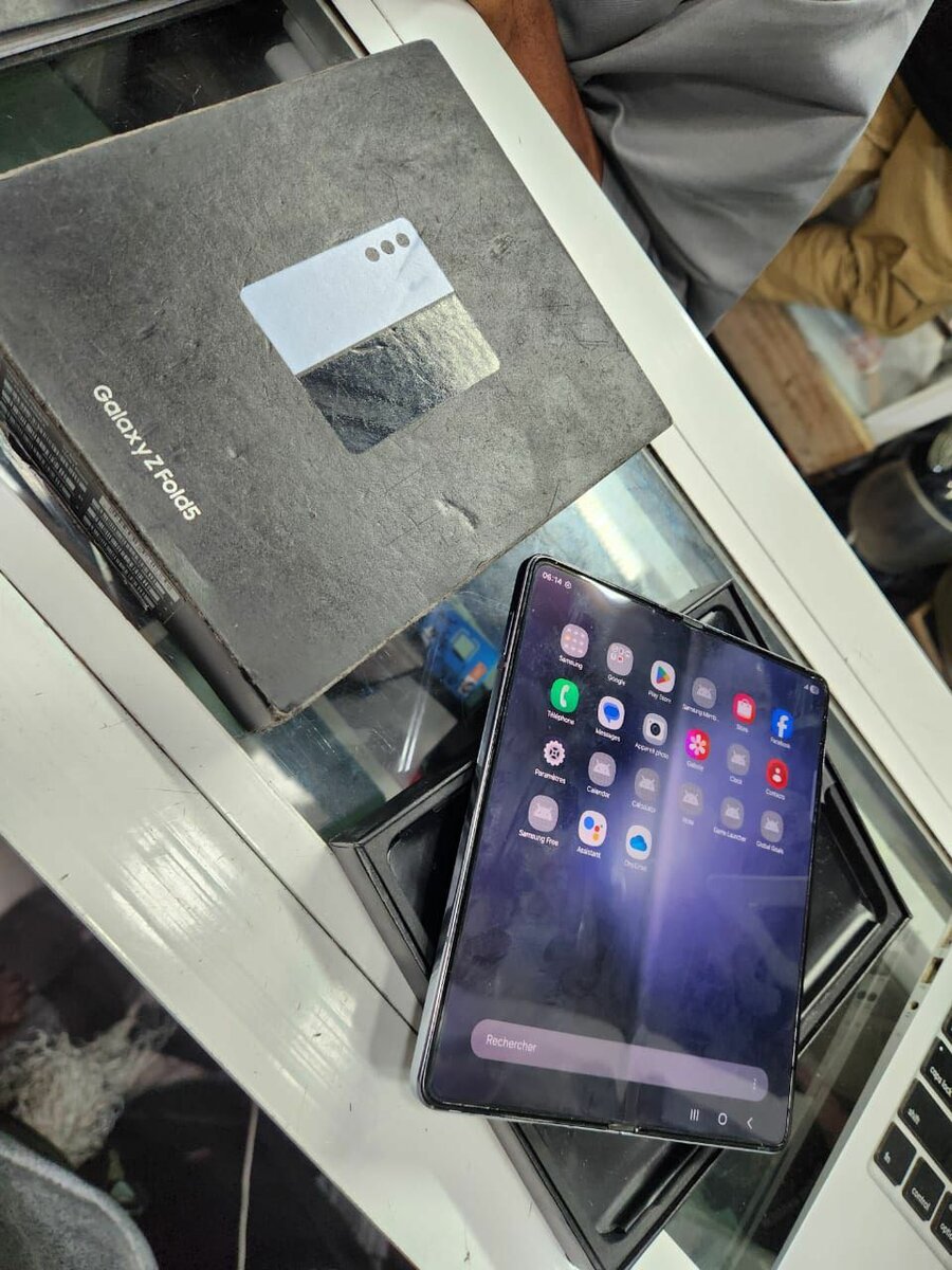 Samsung Galaxy Z fold 5 256gig