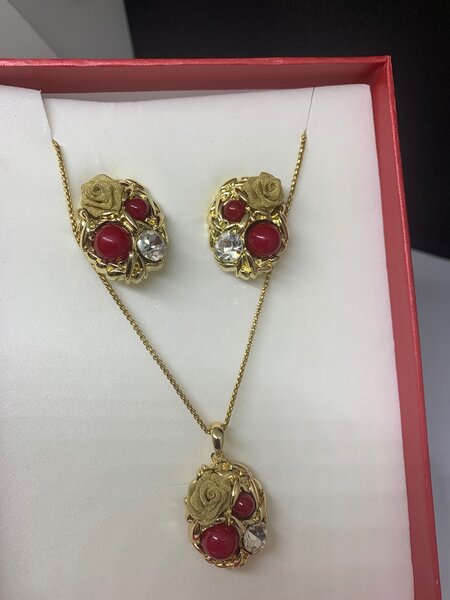 Ladies necklace set