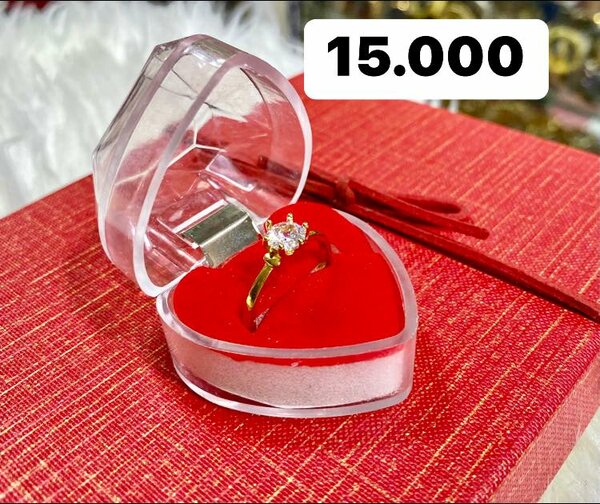 Jolie bague de Mariage et de fiançailles sous l'or avec la pierre