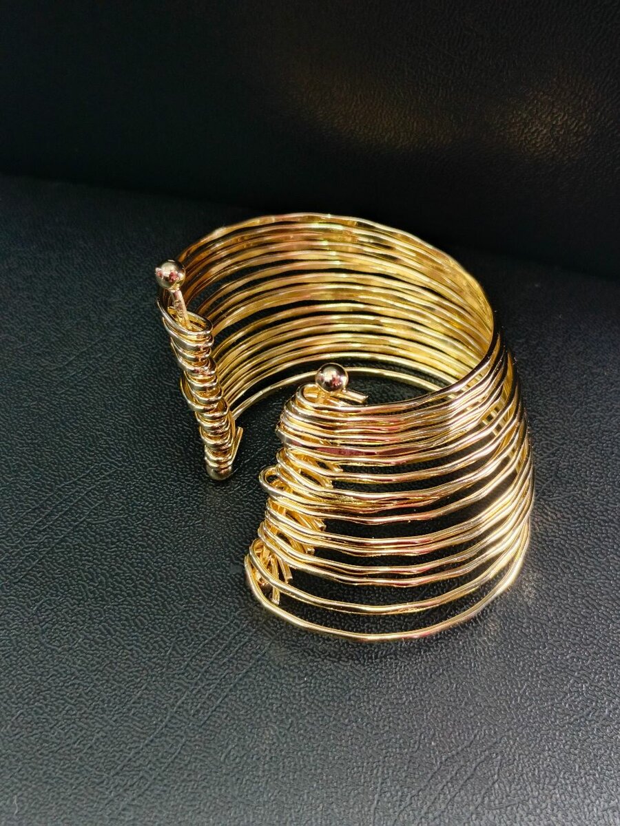 Bracelet manchette doré élégant