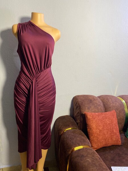 Robe Asymétrique Élégante