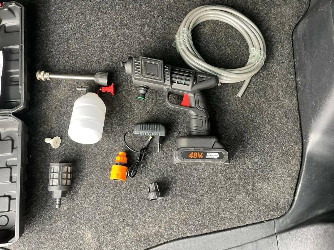 Portable high pressure rechargeable car washer