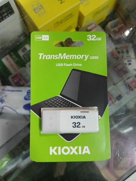 Clé USB 32 Go Kioxia TransMemory