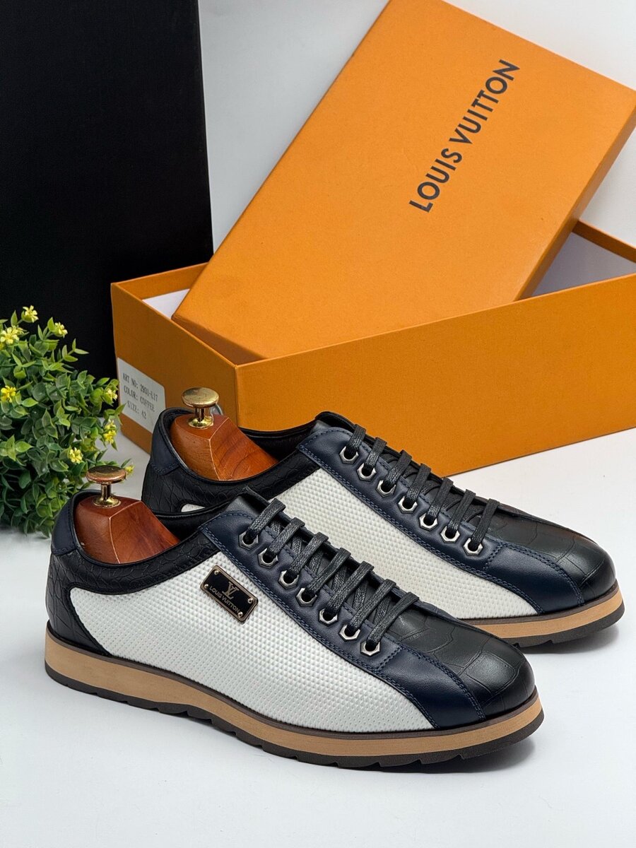 LOUIS VUITTON BLACK AND WHITE