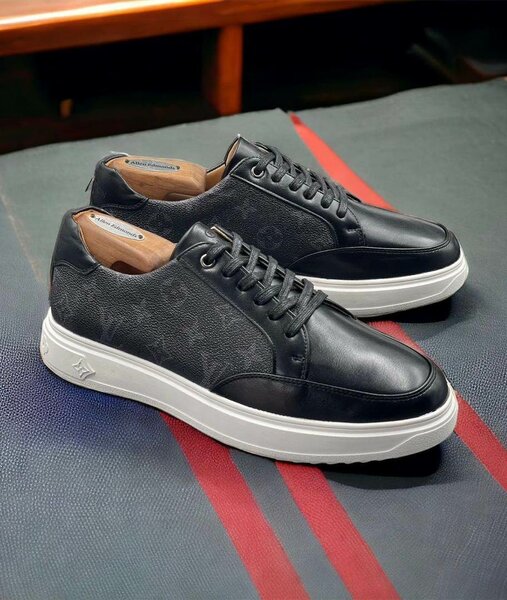 LOUIS VITTON CLASSIC WEAR