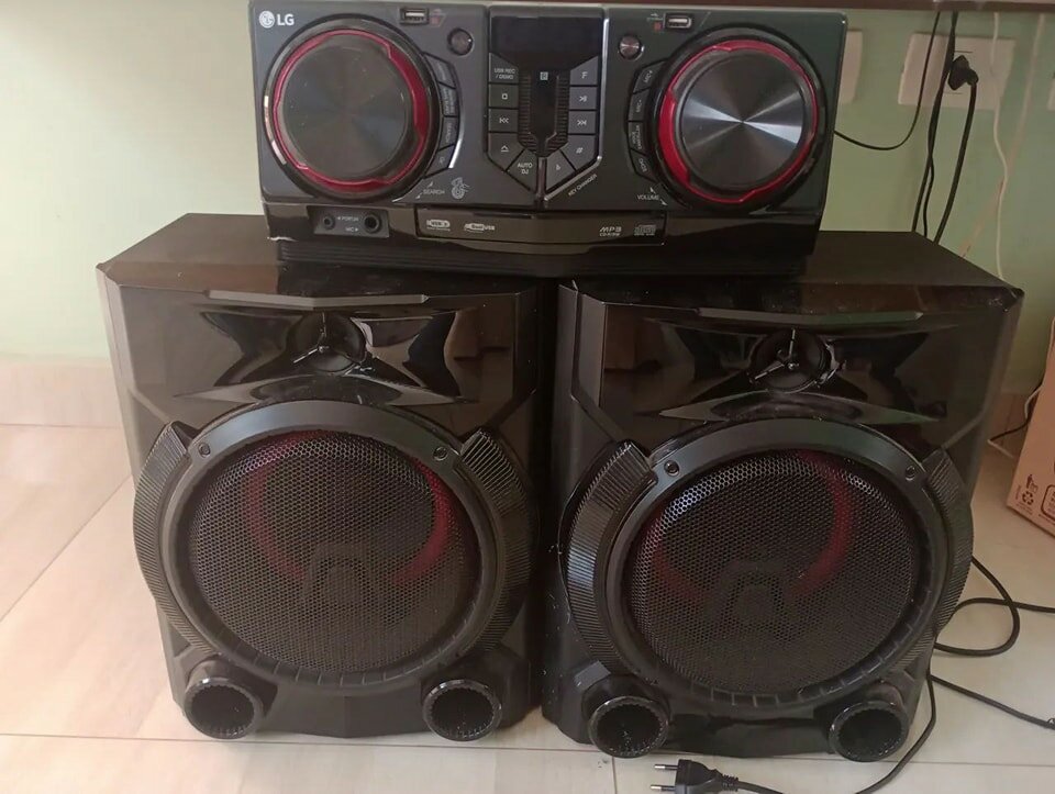 Preowned LG system with Bluetooth 