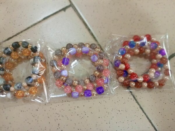 Bracelets perles colorés