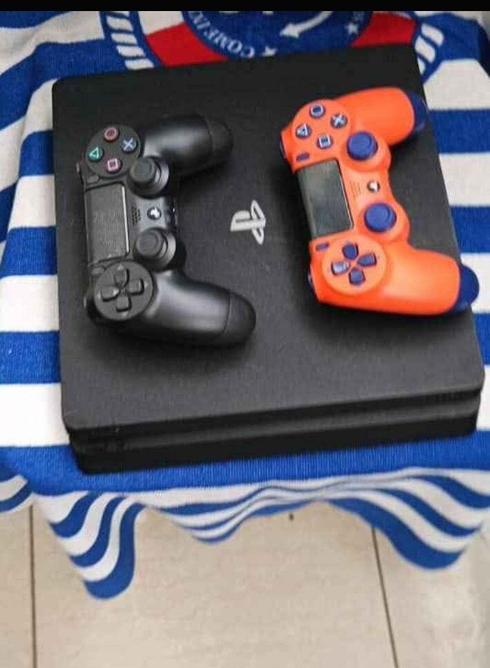 Console de jeu PlayStation 4