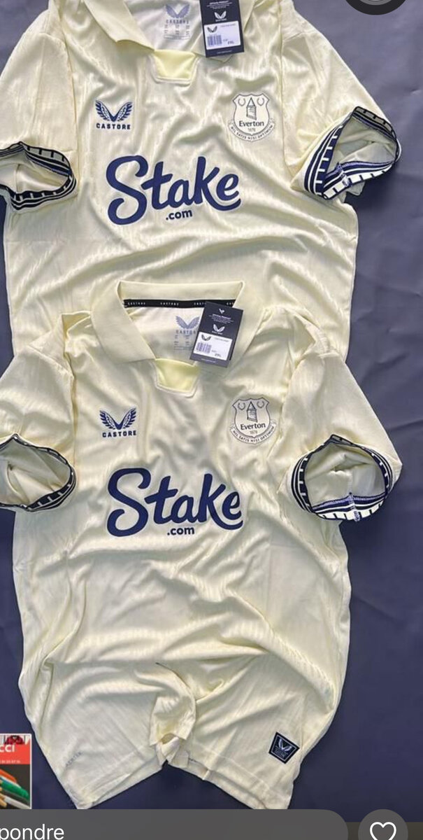 Maillot de football jaune