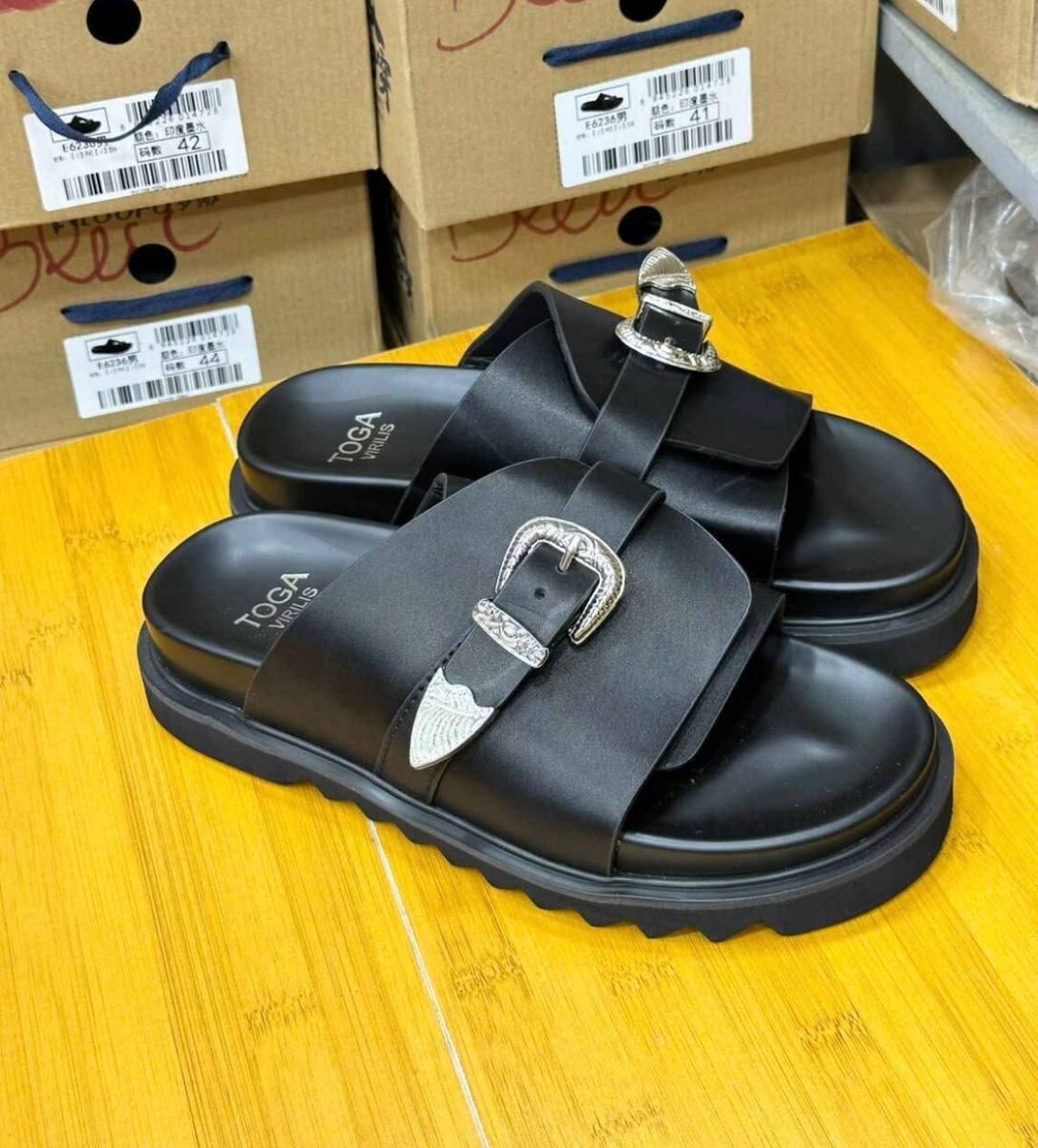 Sandales noires élégantes