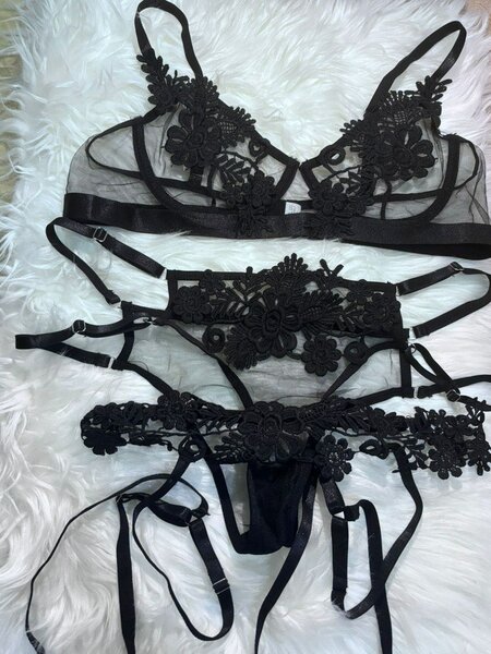 Ensemble de lingerie en dentelle