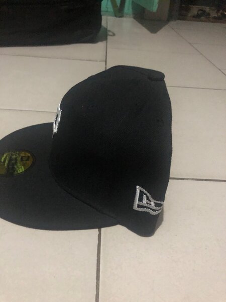 Casquette élégante brodée