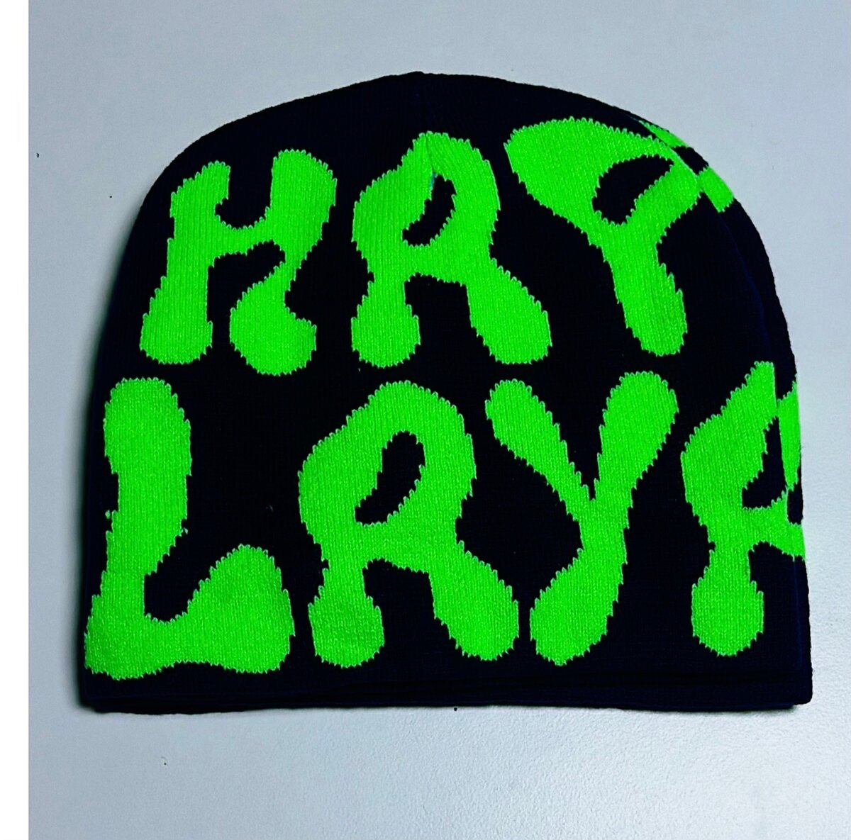 Bonnet en tricot néon