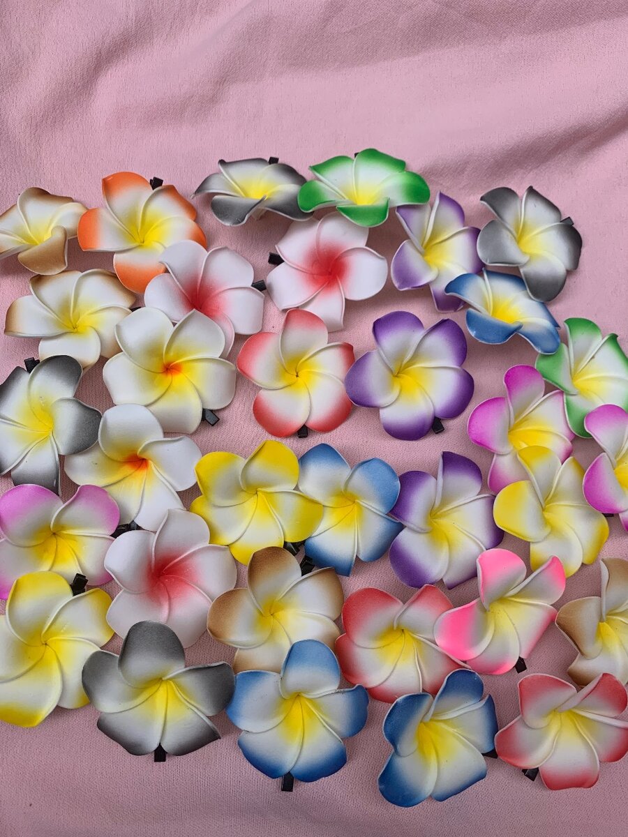 Fleurs décoratives en mousse colorées