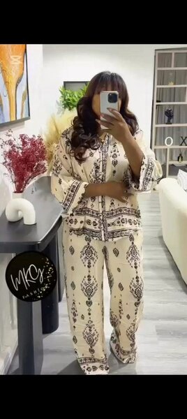 Tenue d'intérieur élégante