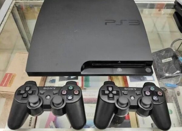 Console PS3 Slim avec manettes