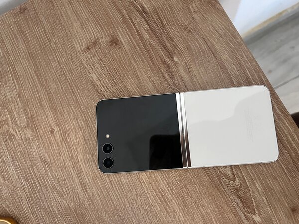Galaxy z flip 5