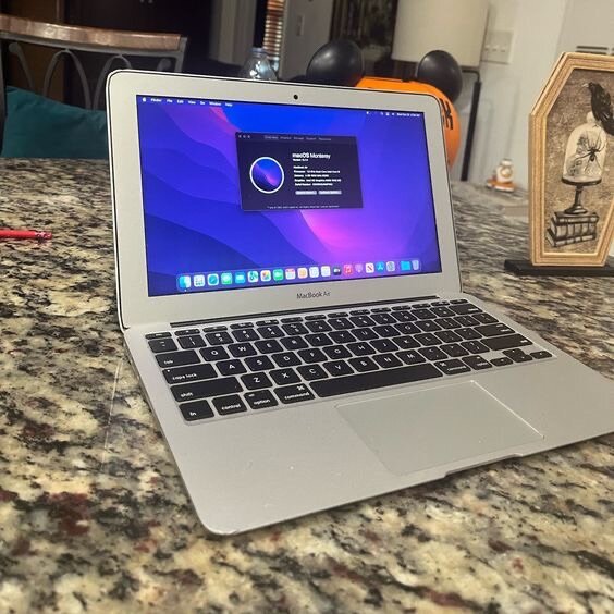 Apple computer laptop