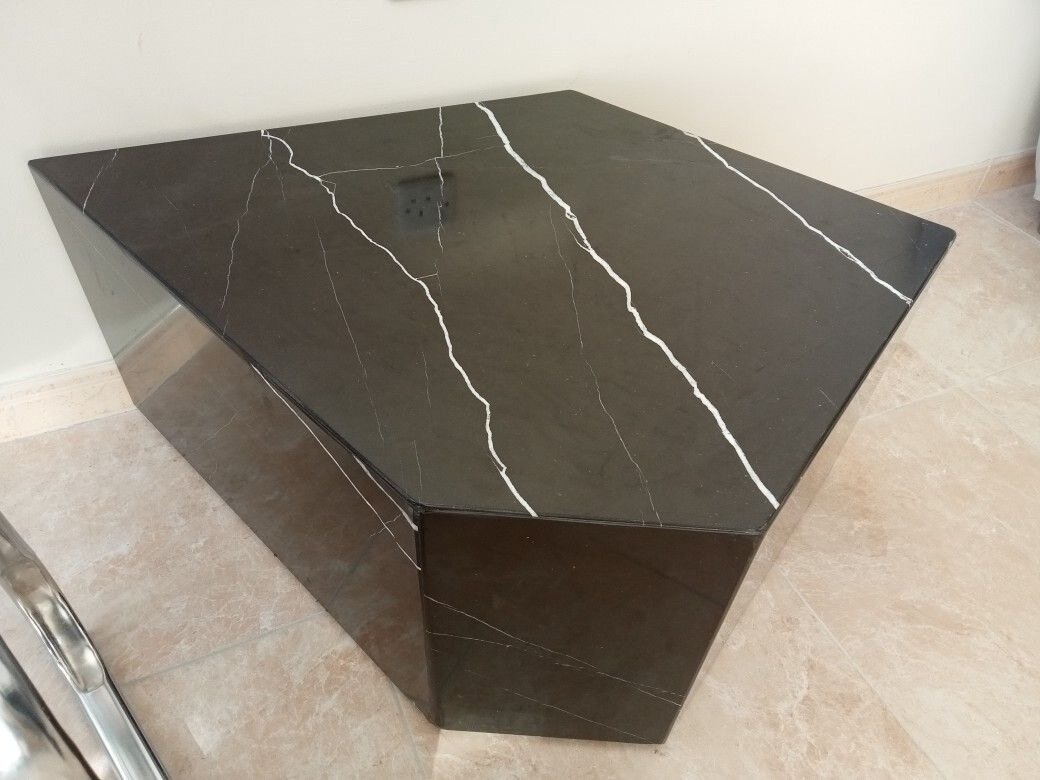 Table basse en marbre noir