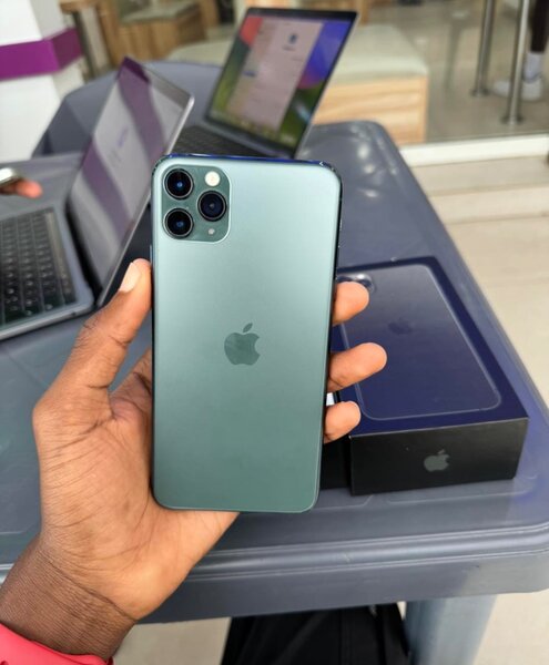 iPhone 11 Pro Max Casi neuf