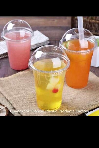 Gobelets en plastique transparents