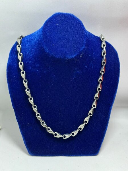 Chaîne en acier inoxydable élégante