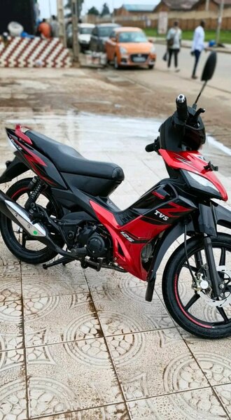 Scooter TVS sportif rouge