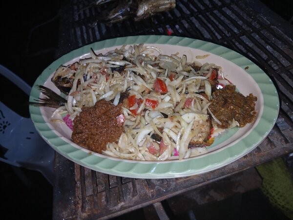 Poisson grillé épicé délicieux