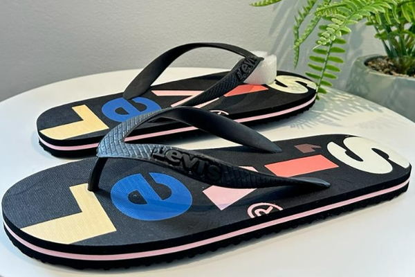 Levi’s flip flops