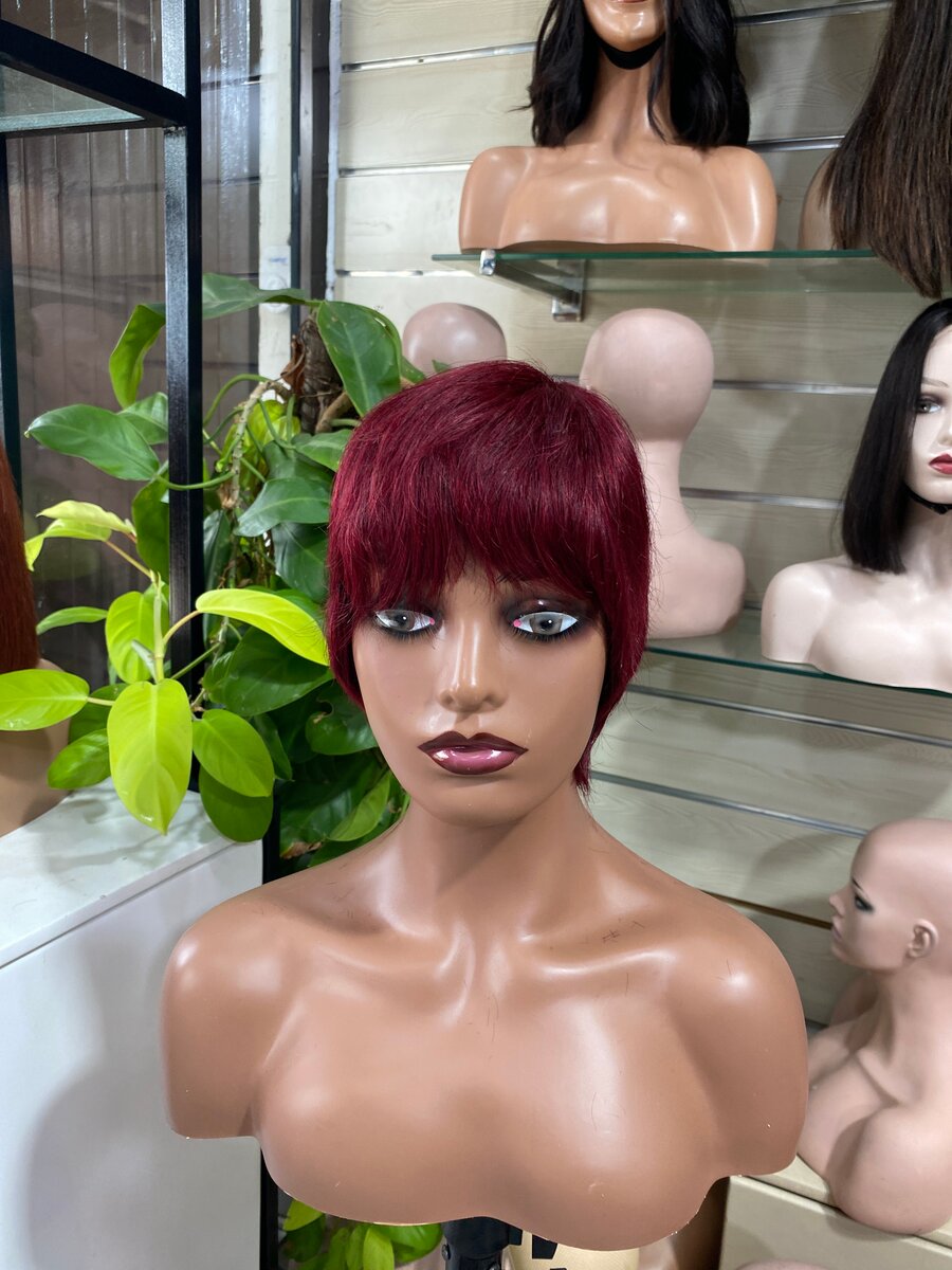 Perruque courte bordeaux